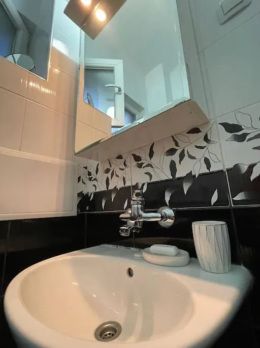 Lovely And Super Central Two-Bedroom Apartment Sofia